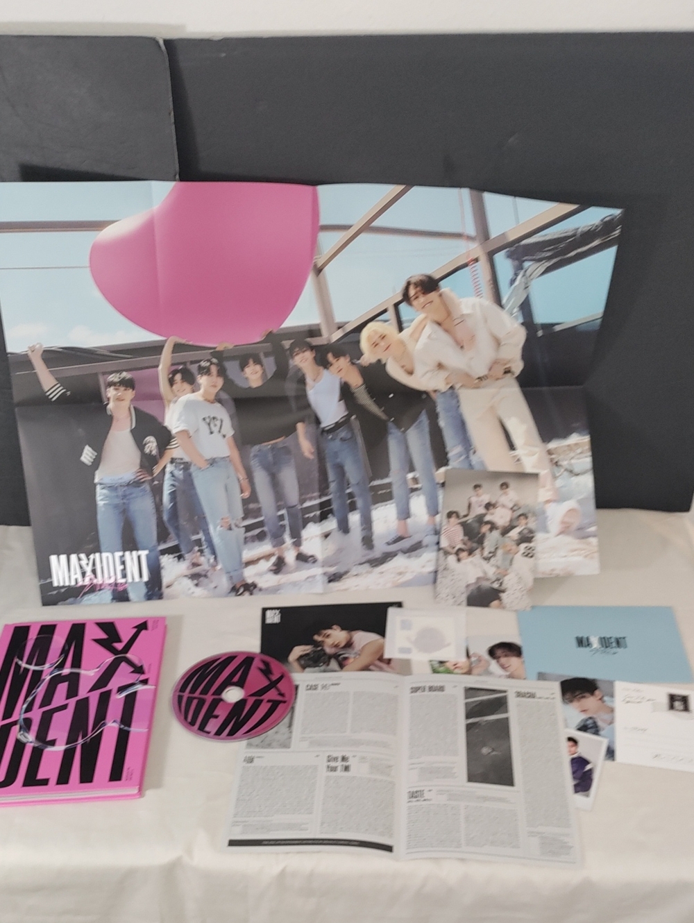 Stray Kids 7th Mini Album "MAXIDENT" in the T-CRUSH version. 1010235 + Poster